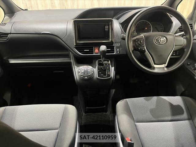Toyota VOXY 2014-09 371638-1