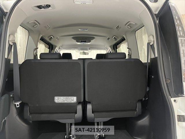 Toyota VOXY 2014-09 371638-9