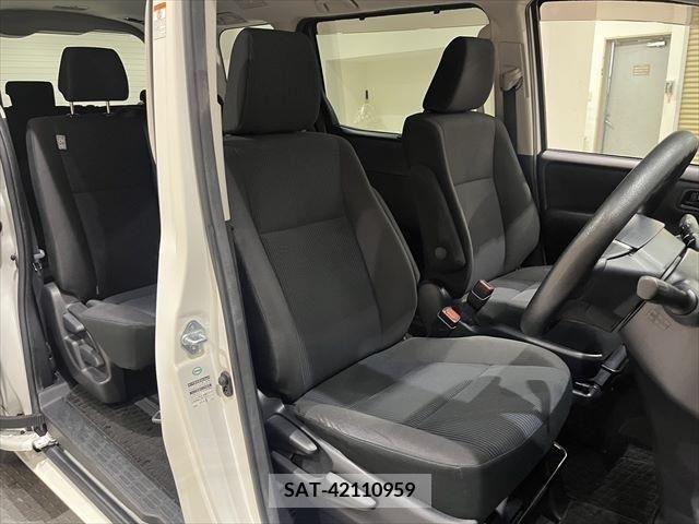 Toyota VOXY 2014-09 371638-6