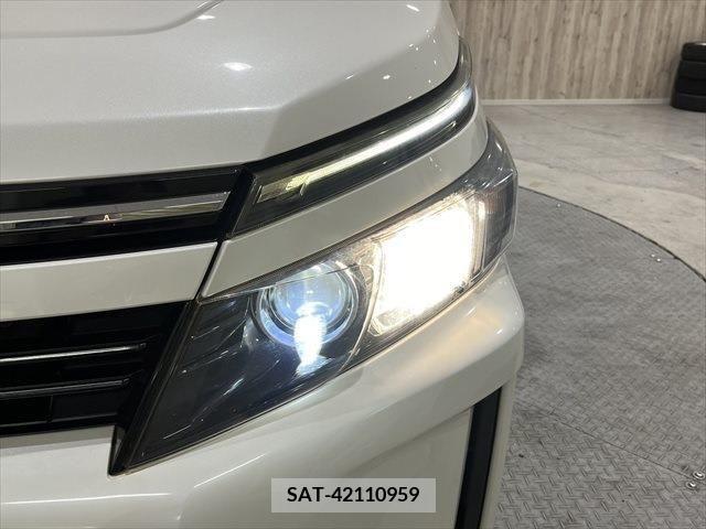 Toyota VOXY 2014-09 371638-11