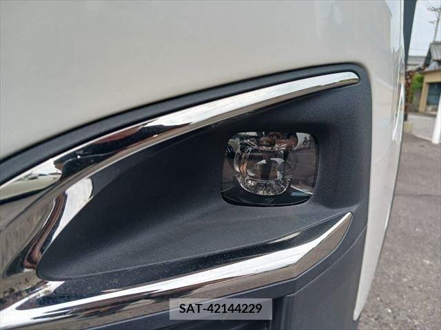 Peugeot 3008 2018-03 281390-10