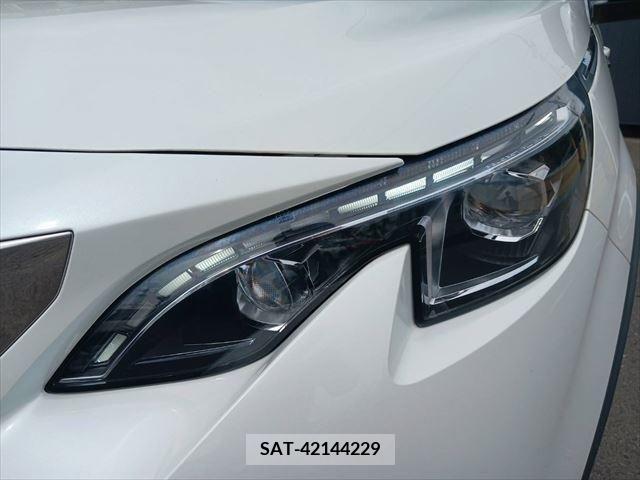 Peugeot 3008 2018-03 281390-8