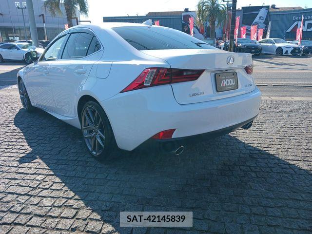 Lexus IS 2013-03 208195-2