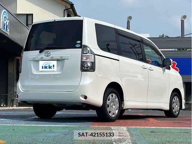 Toyota VOXY 2009-10 345817-2