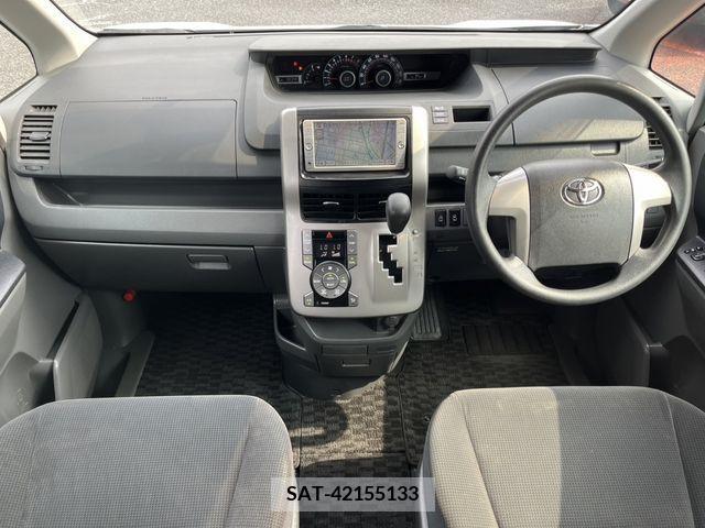 Toyota VOXY 2009-10 345817-4