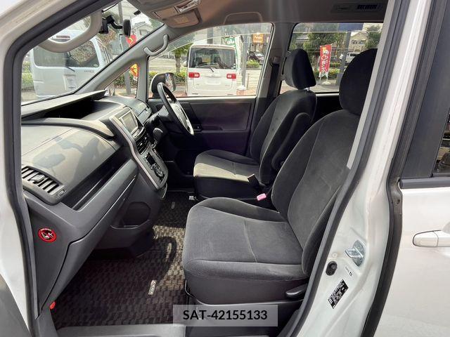 Toyota VOXY 2009-10 345817-5