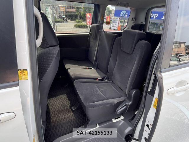 Toyota VOXY 2009-10 345817-6