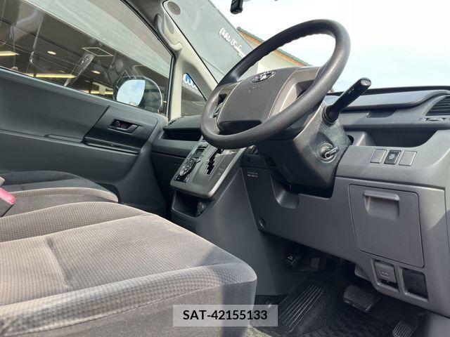 Toyota VOXY 2009-10 345817-7