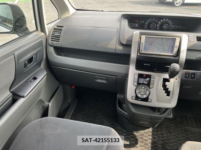 Toyota VOXY 2009-10 345817-8