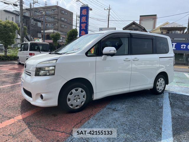 Toyota VOXY 2009-10 345817-1