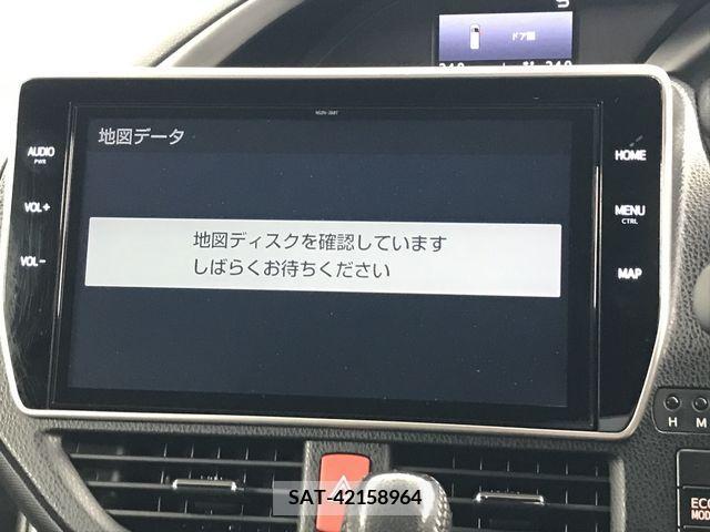 Toyota VOXY 2019-07 348593-1