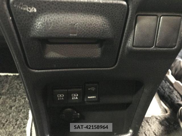 Toyota VOXY 2019-07 348593-29