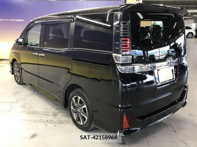 Toyota VOXY 2019-07 348593-10