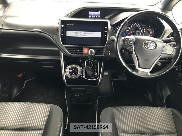 Toyota VOXY 2019-07 348593-2
