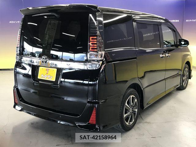 Toyota VOXY 2019-07 348593-9