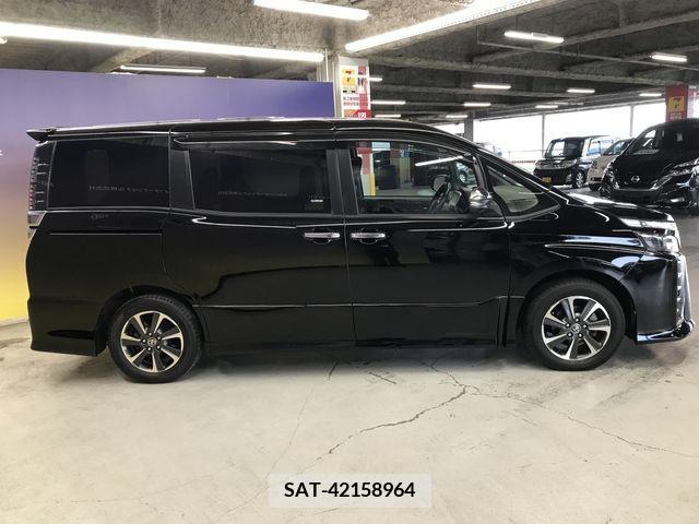 Toyota VOXY 2019-07 348593-6