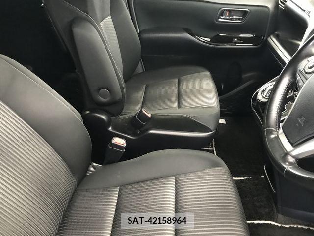 Toyota VOXY 2019-07 348593-12