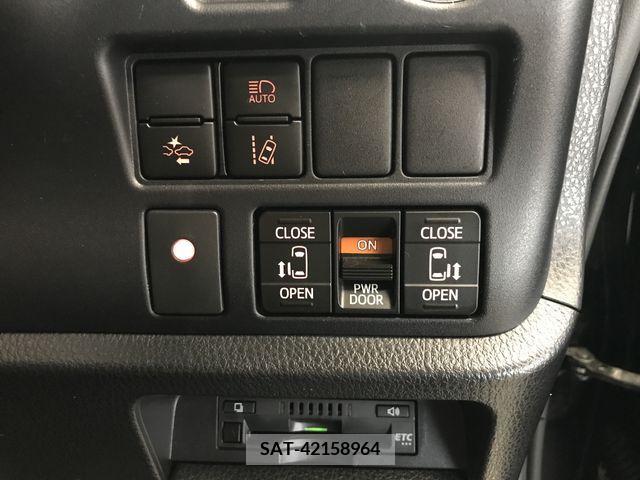 Toyota VOXY 2019-07 348593-22