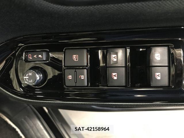 Toyota VOXY 2019-07 348593-21