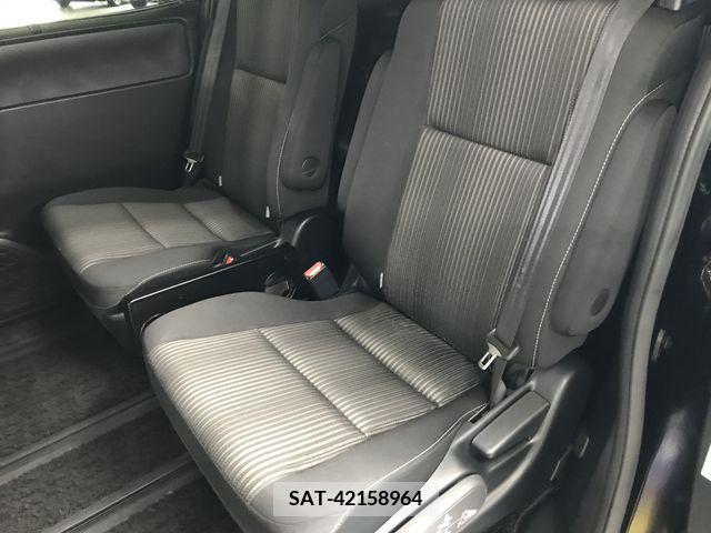 Toyota VOXY 2019-07 348593-17