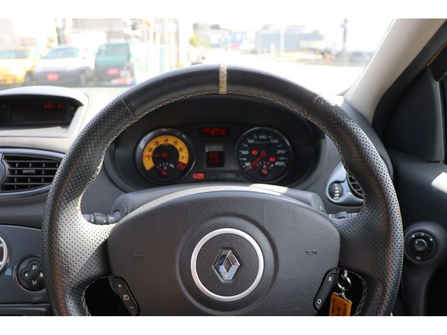 Renault LUTECIA 2010-11 189573-1