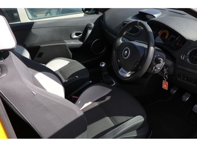 Renault LUTECIA 2010-11 189573-13
