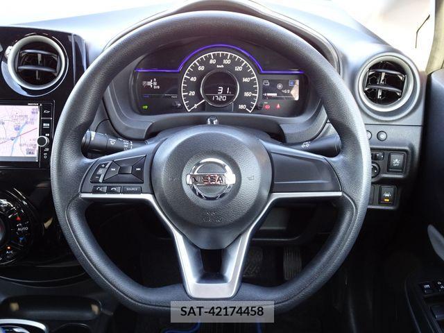 Nissan NOTE 2018-03 305427-11