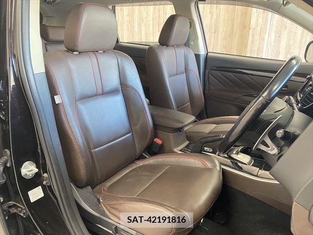 Mitsubishi OUTLANDER PHEV 2015-08 281123-19