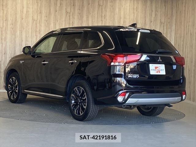 Mitsubishi OUTLANDER PHEV 2015-08 281123-6