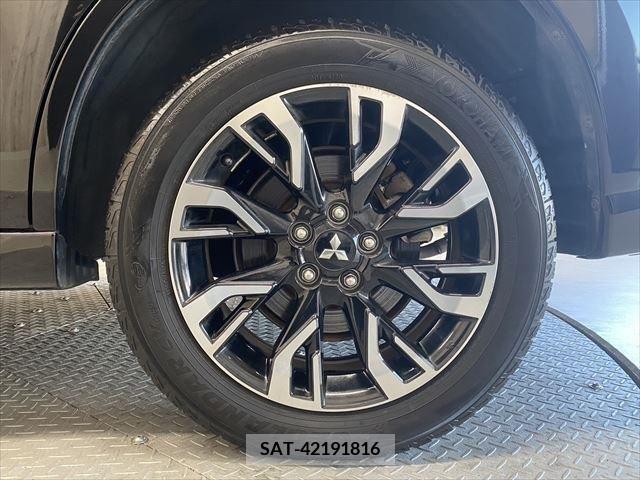 Mitsubishi OUTLANDER PHEV 2015-08 281123-16