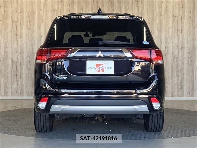 Mitsubishi OUTLANDER PHEV 2015-08 281123-5