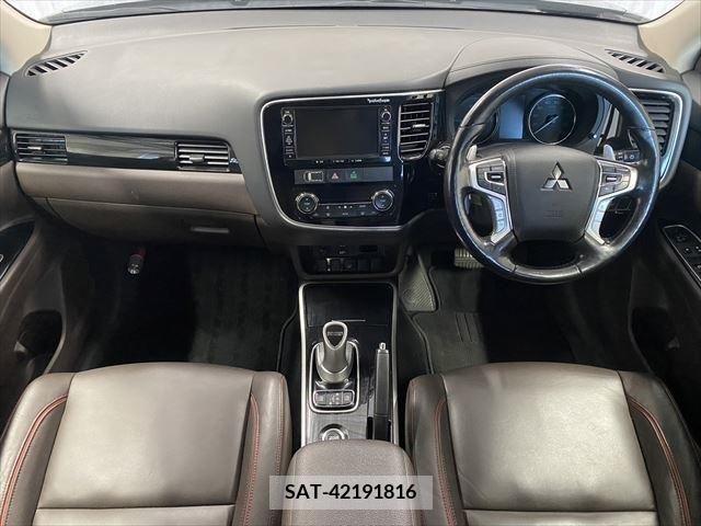 Mitsubishi OUTLANDER PHEV 2015-08 281123-18