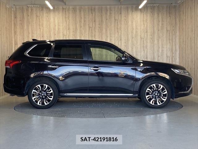 Mitsubishi OUTLANDER PHEV 2015-08 281123-3