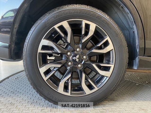 Mitsubishi OUTLANDER PHEV 2015-08 281123-15