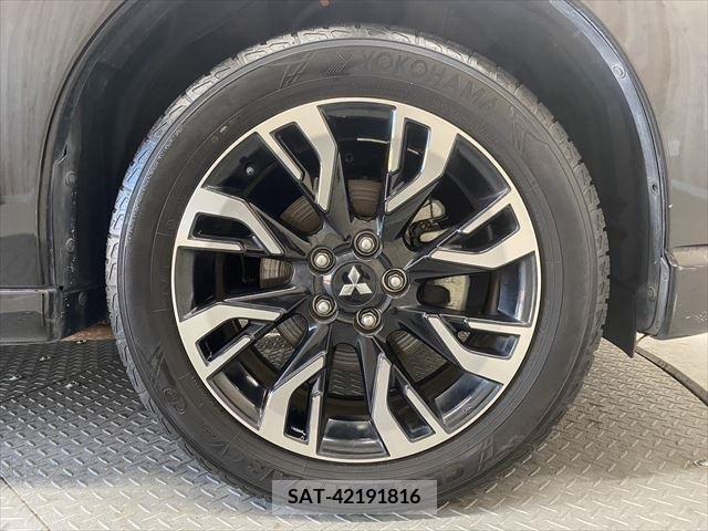Mitsubishi OUTLANDER PHEV 2015-08 281123-14