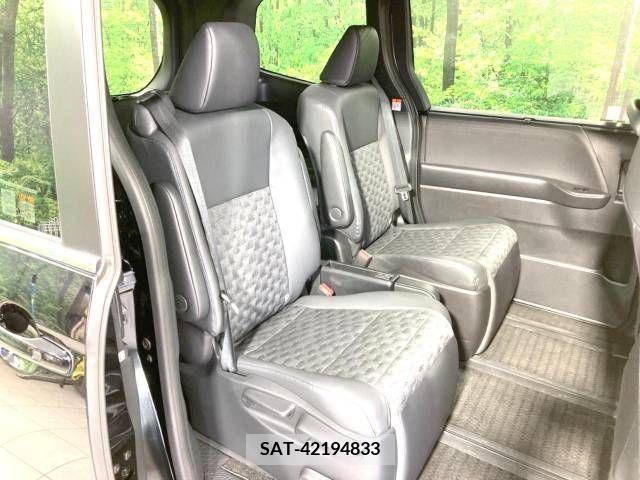 Toyota VOXY 2022-03 288957-8