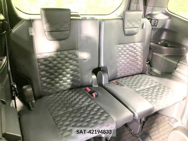 Toyota VOXY 2022-03 288957-9