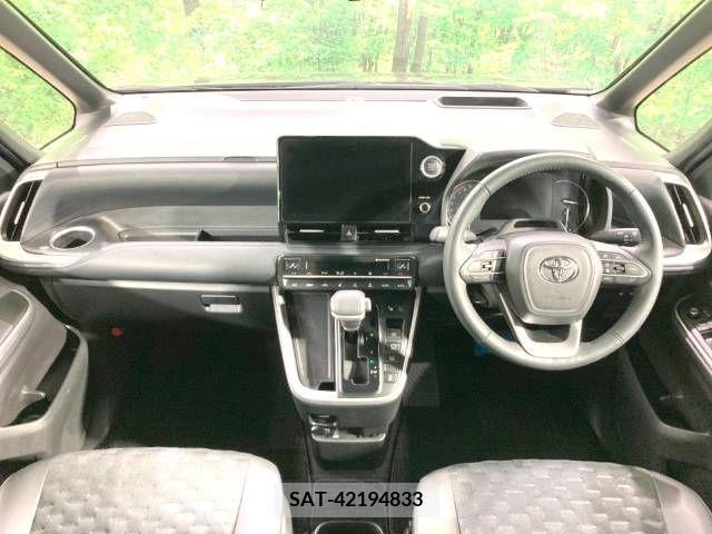 Toyota VOXY 2022-03 288957-1