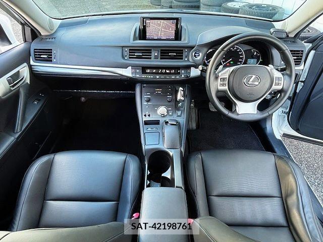 Lexus CT 2012-10 397077-1