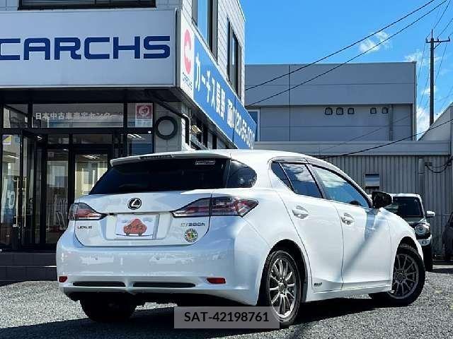 Lexus CT 2012-10 397077-2