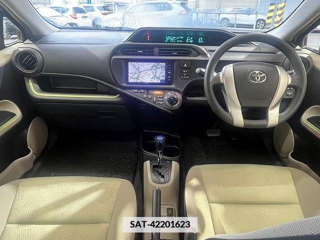 Toyota AQUA 2013-12 376174-1