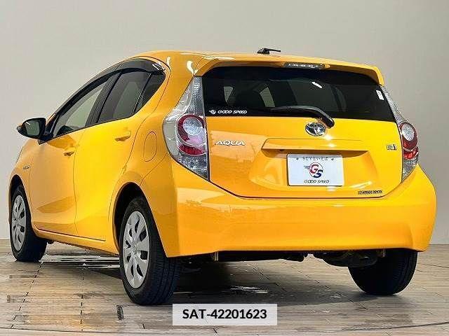 Toyota AQUA 2013-12 376174-16