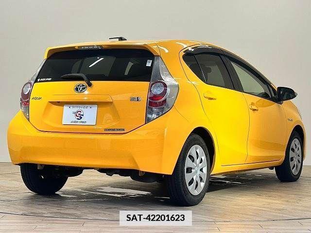 Toyota AQUA 2013-12 376174-15