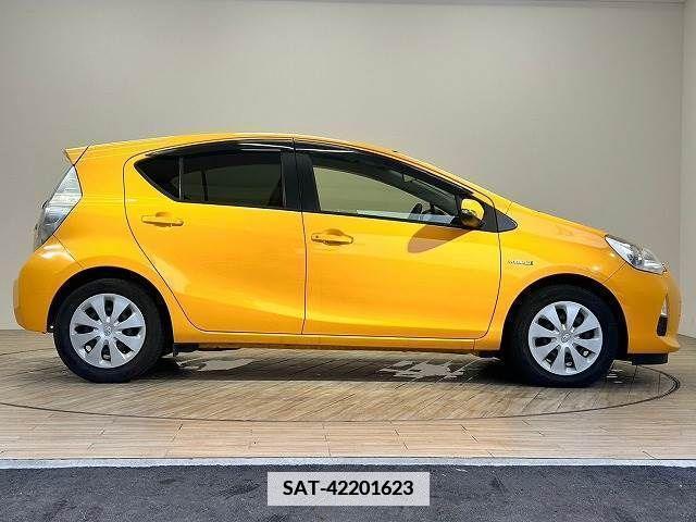 Toyota AQUA 2013-12 376174-14