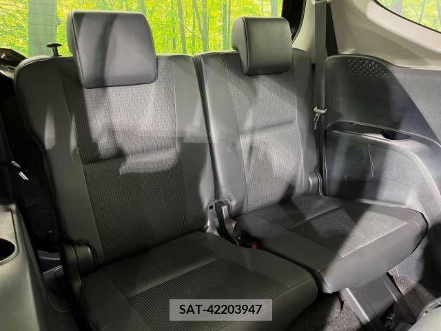 Toyota SIENTA 2018-06 379616-9