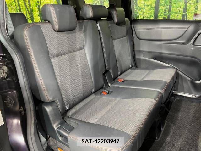 Toyota SIENTA 2018-06 379616-8