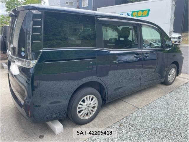 Toyota VOXY 2014-11 327555-2