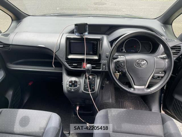 Toyota VOXY 2014-11 327555-1