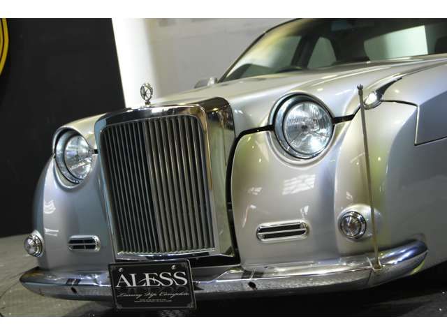 Nissan GLORIA HARDTOP 2000-04 6710-9