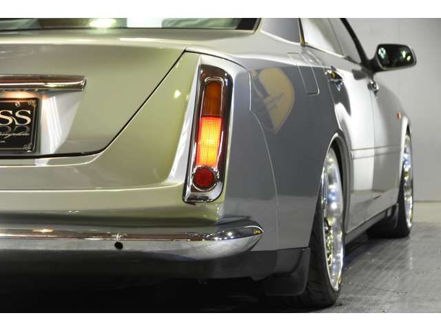 Nissan GLORIA HARDTOP 2000-04 6710-10